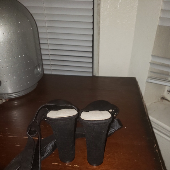 High heels - Picture 2 of 4